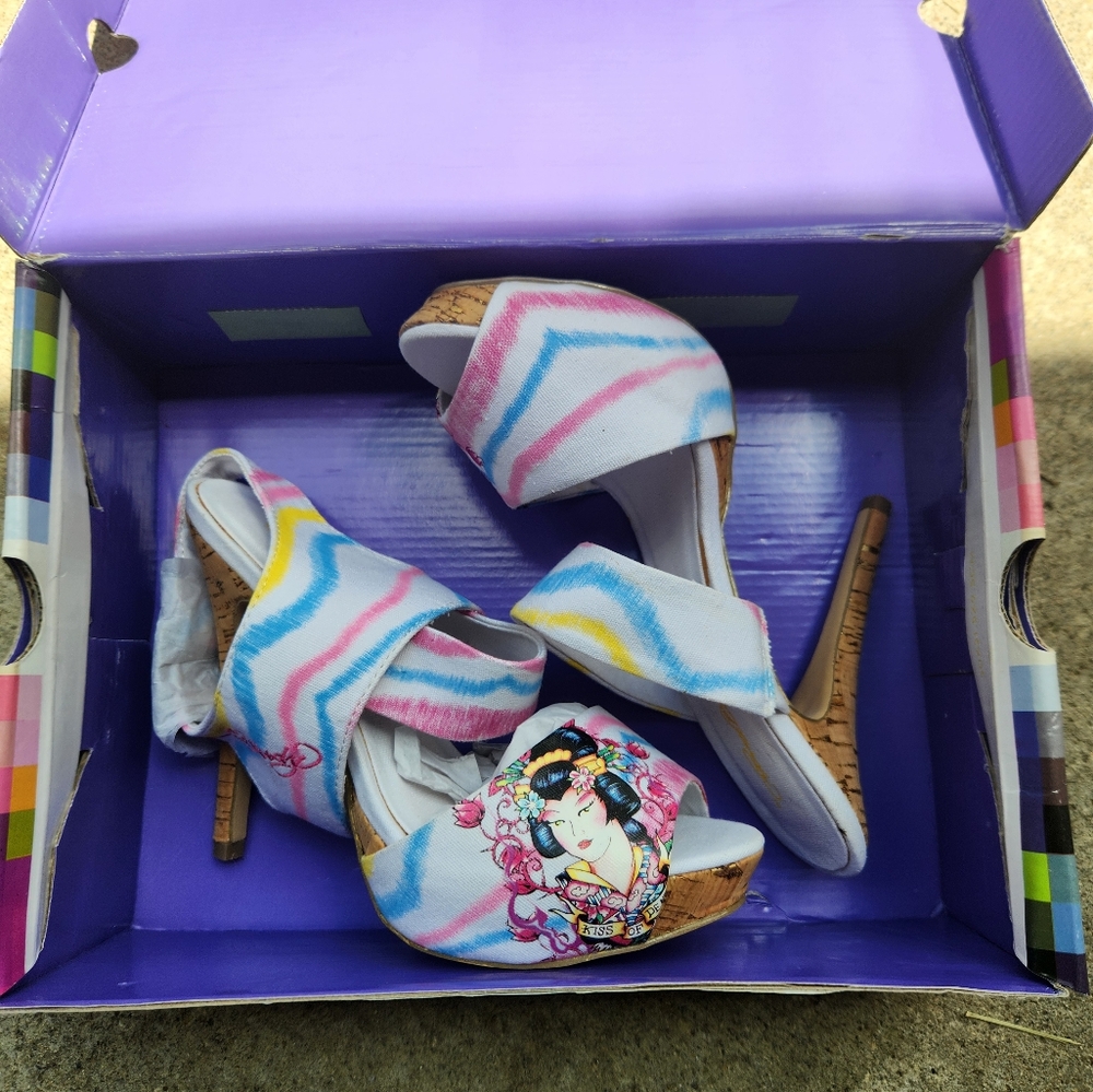 Size 7 Ed Hardy. Never worn.